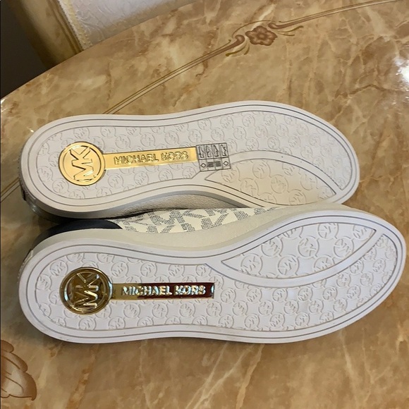 MK Shoes ,Blue Nwob City Low Top Sneakers - Picture 4 of 5